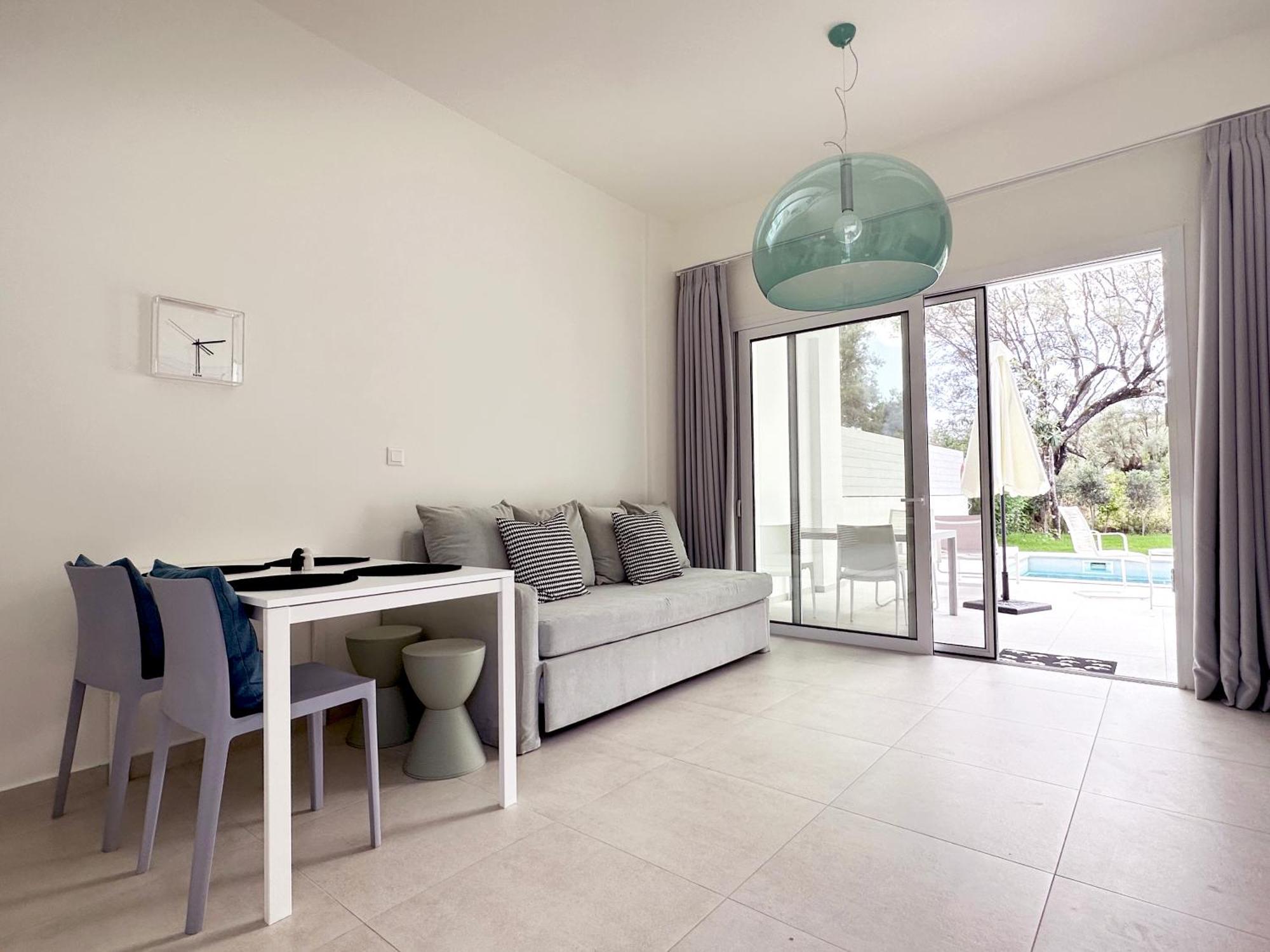 Splash With Private Pools Apartment