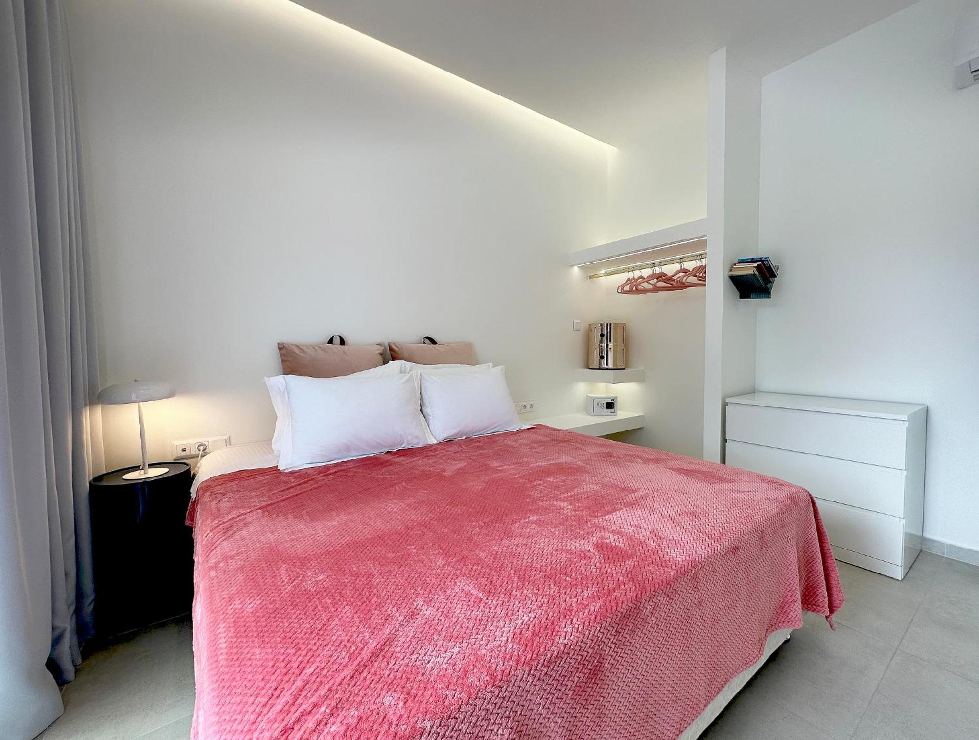 Splash With Private Pools Apartment Nikiana